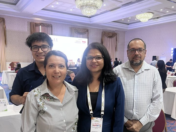 With visitors at the table, LATAM 2026